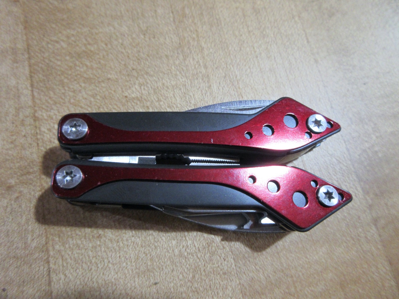 Cabelas Multi tool red and gray (LKL)