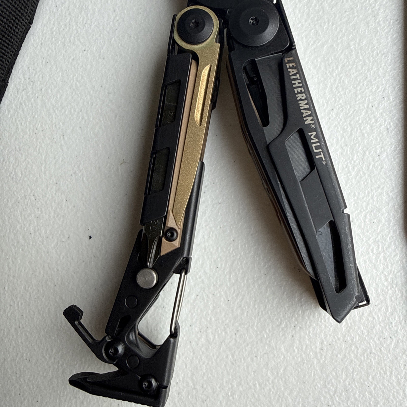 Leatherman MUT Tactical Multi Tool with Black Molle Sheath – Black (850222)
