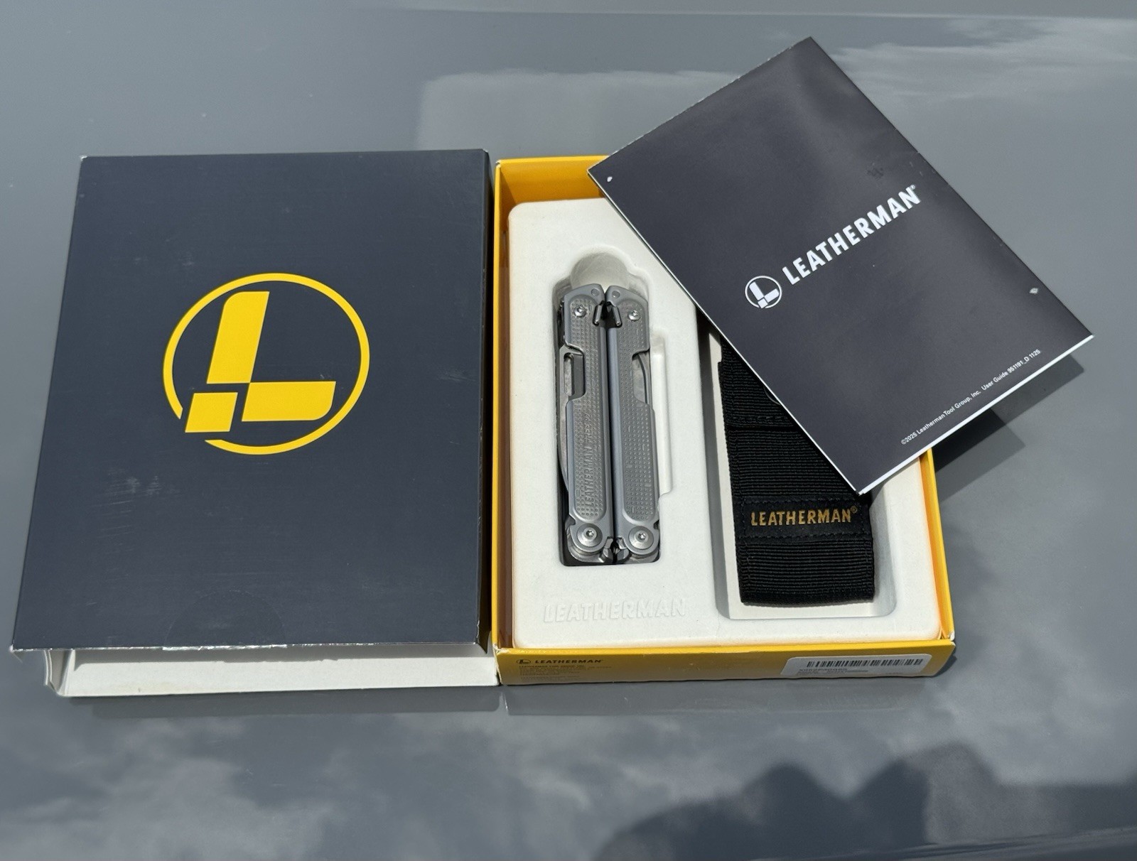 New Sealed Discontinued Leatherman Free P2 Stainless Steel Multi-Tool w/ Sheath