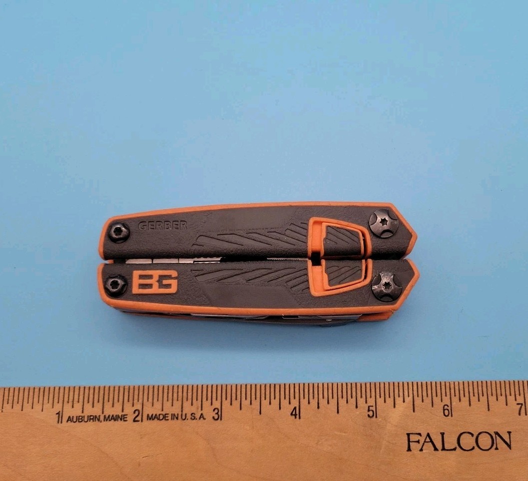 Gerber Bear Grylls Multi-Tool – Pliers, Knife Screwdrivers, Scissors, Saw