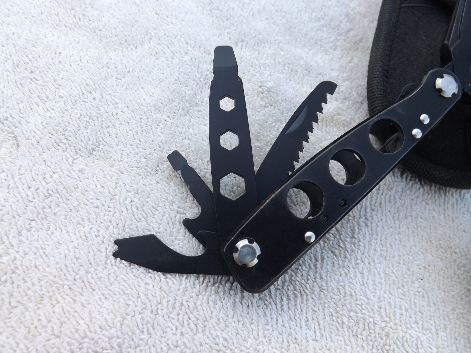 SMITH & WESSON 15 Function Multi-Tool Black LIGHTLY USED N SHEATH CASE NICE