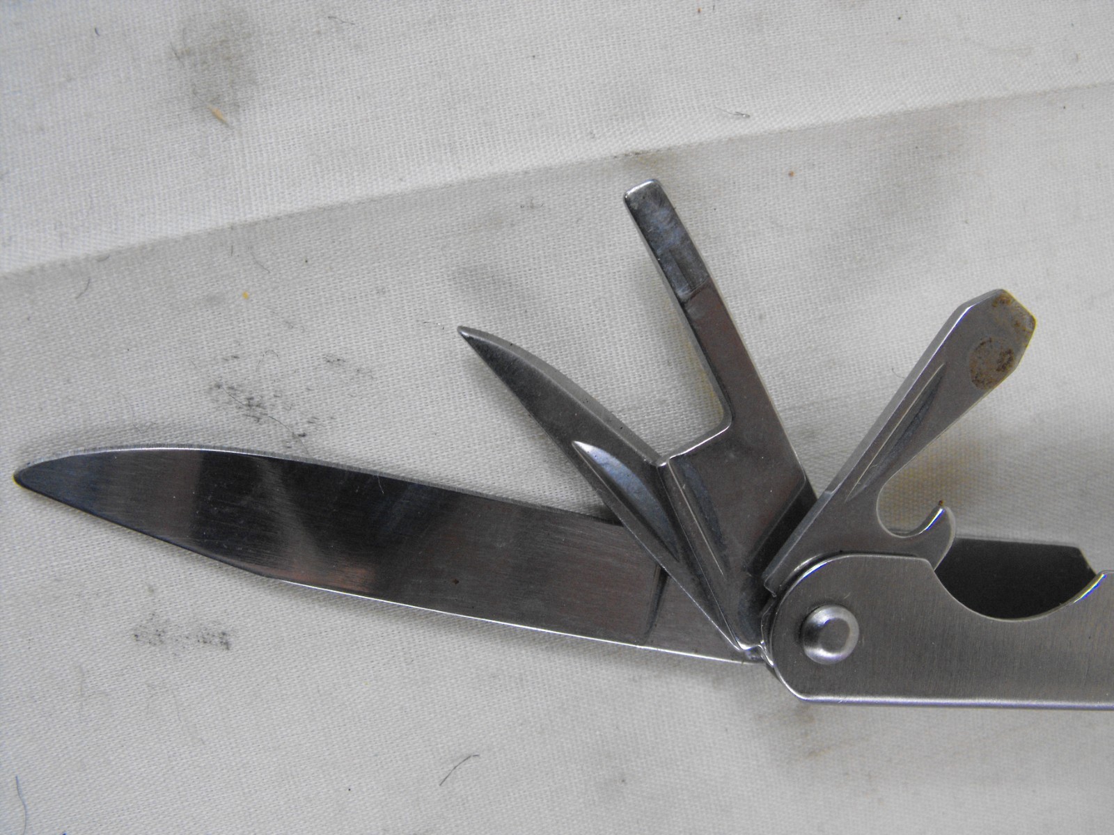 Foldable Pliers Multitool & 8 Blade Pocket Knife, 11 Tools with Case – NICE