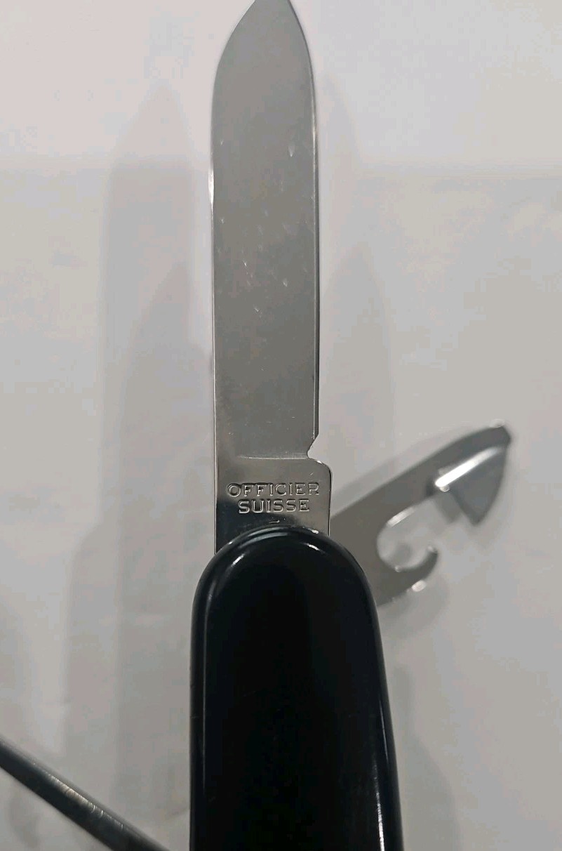 Victorinox SwissChamp Swiss Army Knife 33 Function Multi Tool Pocket Black L2