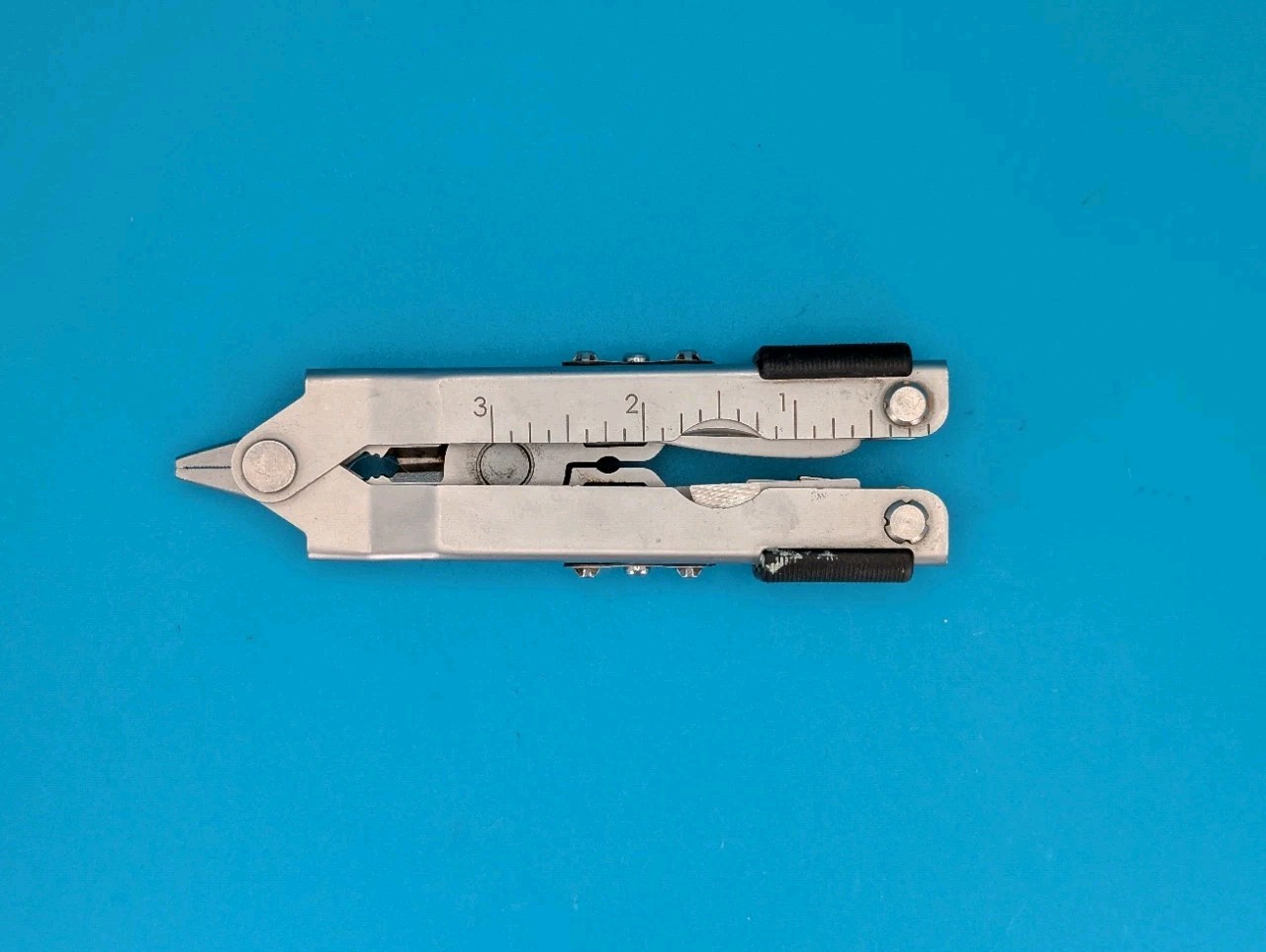 Gerber MP600 Silver Multi-Tool Needle Nose Pliers!