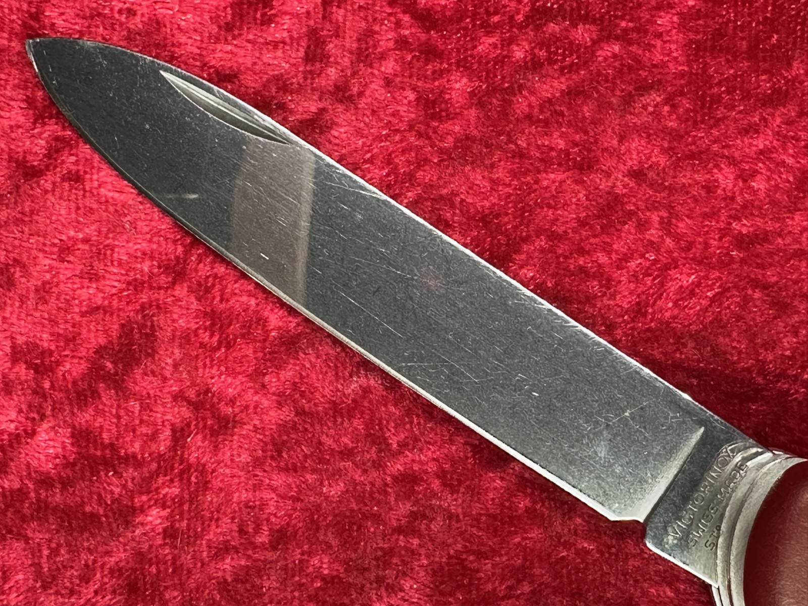 Victorinox Atlas Red Large Swiss Army Knife 111mm 11 Tool 4 Layer (671)