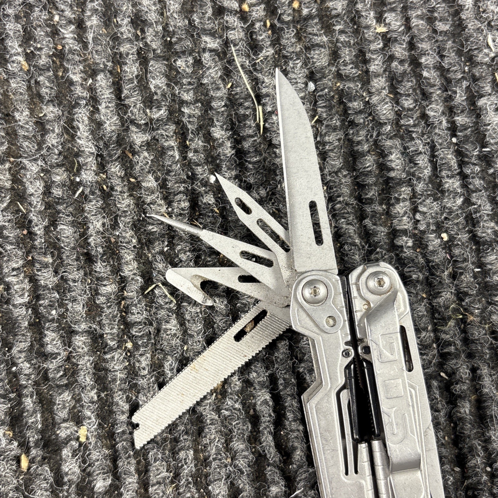 SOG POWER PINT MULTI TOOL PLIERS KNIFE SMALL (410)