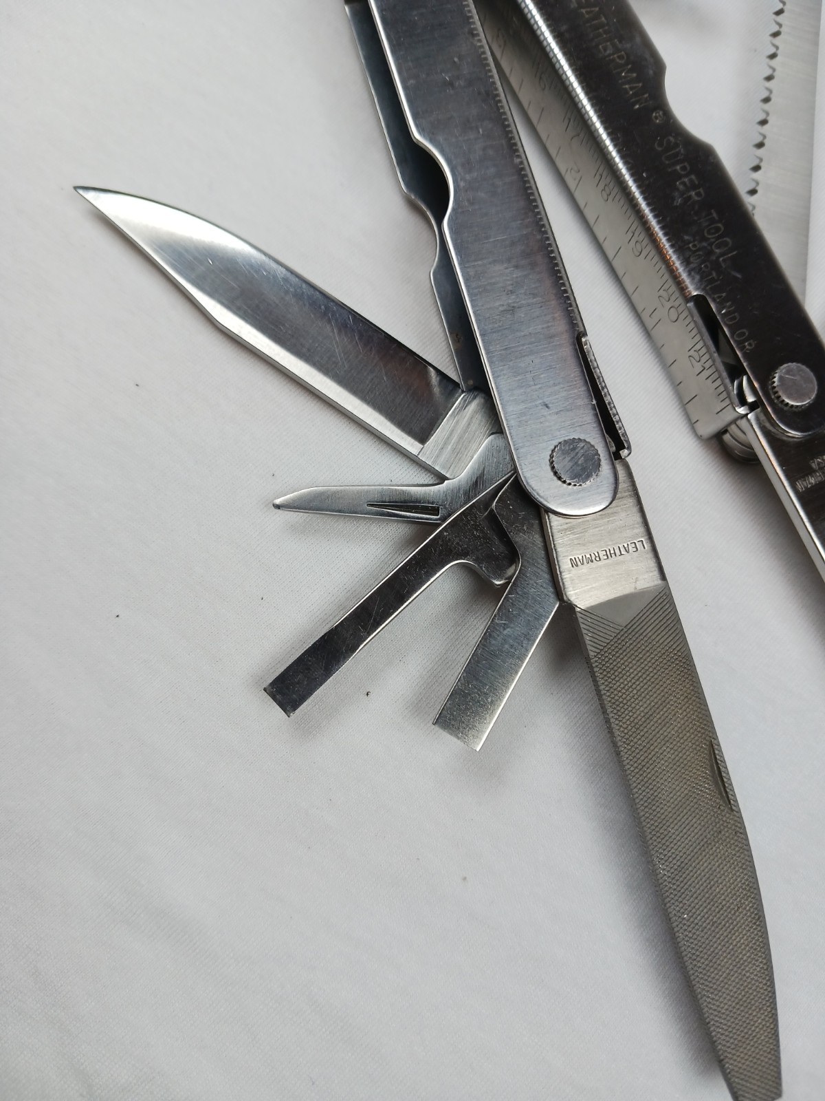 Leatherman Super Tool 100L 12-in-1 Stainless Multi-Tool Part Serrated w/ Sheath