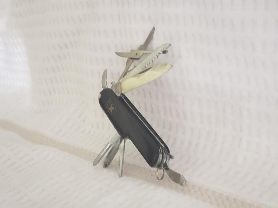 MULTI PURPOSE CAMPING/CARRY KNIFE