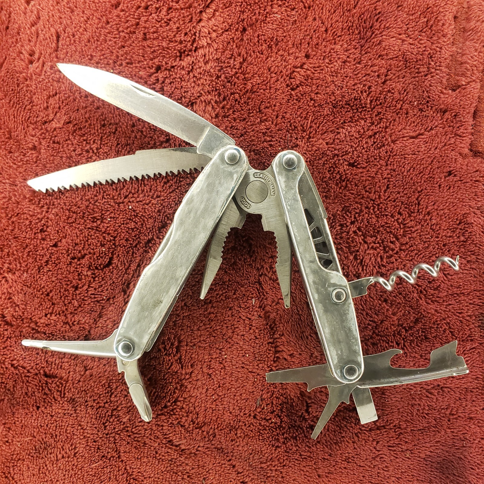 Leatherman Juice CS4 Multi-Tool Stainless Pliers Multi Tool read