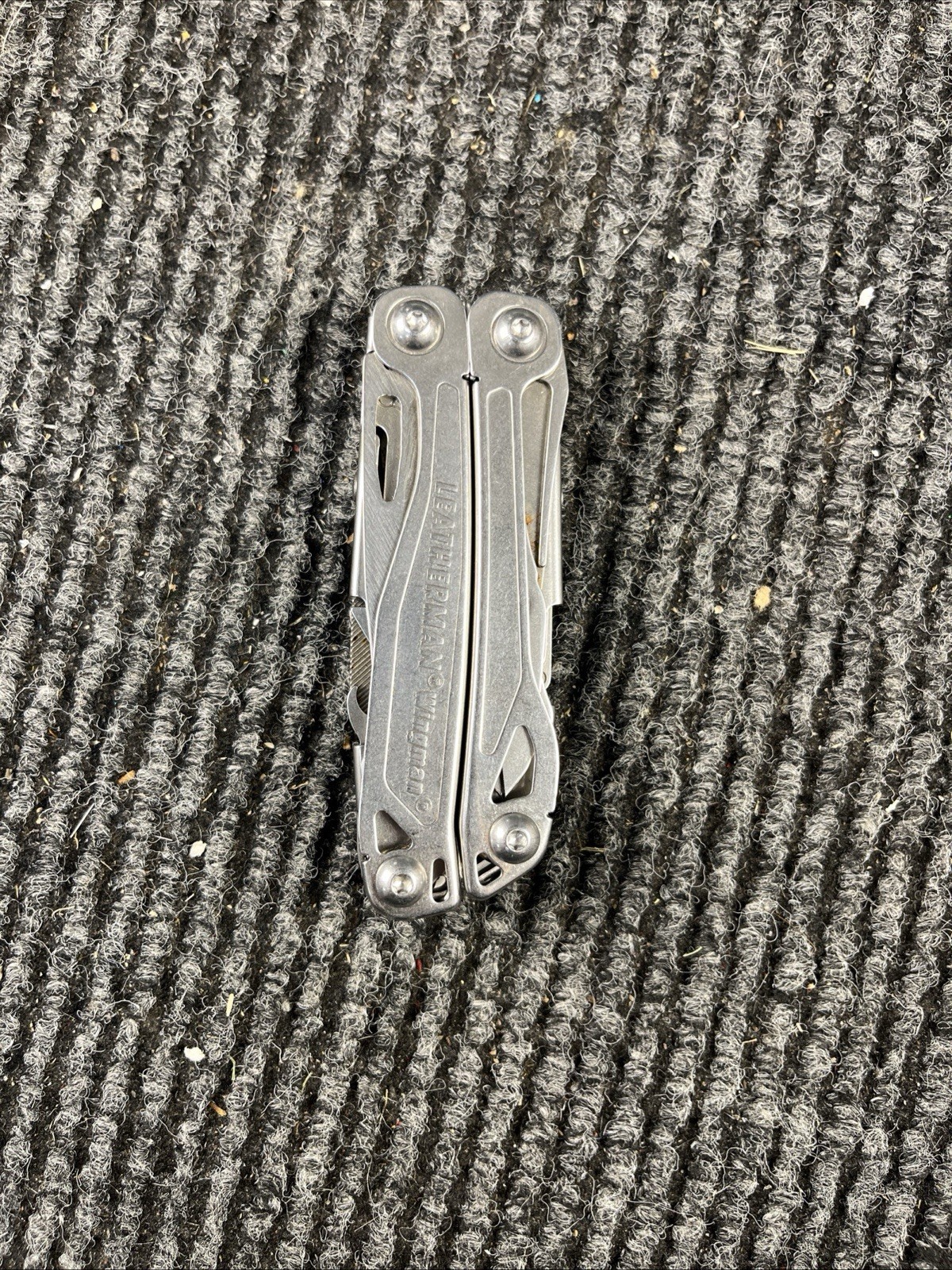 Leatherman Wingman Multitool with 14 tools Needle Nose pliers, wire cutter (025)