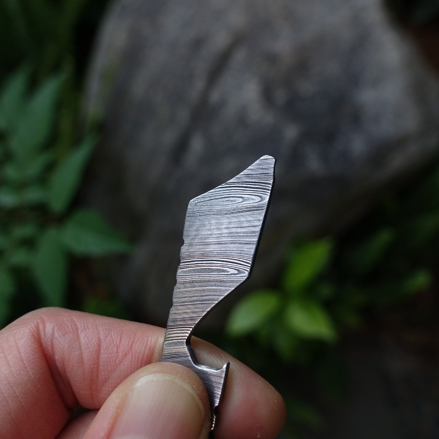 RWL-34 Damascus Steel Tactical Pry Bar Keychain EDC Tool Swedish Powder Steel