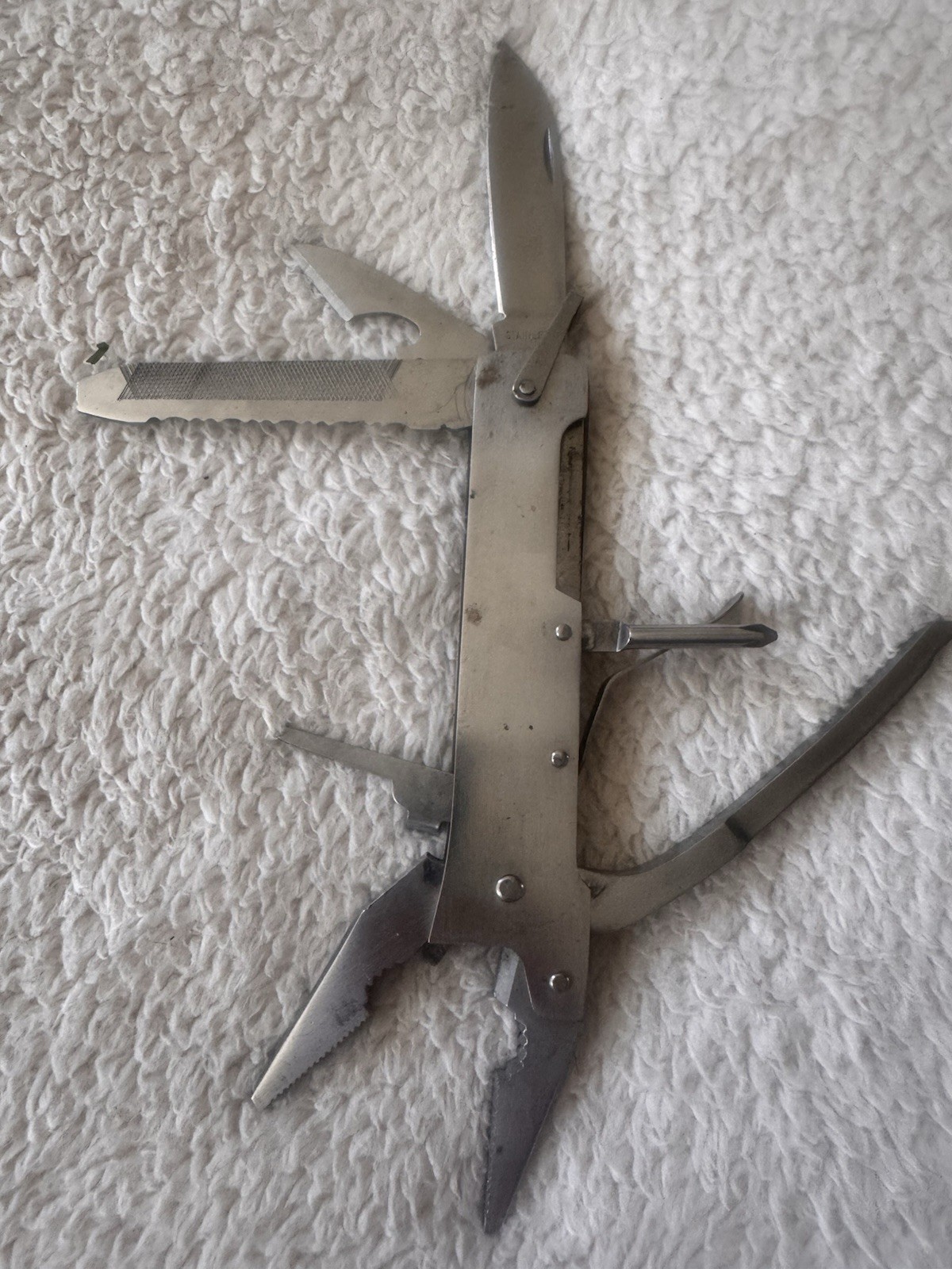 Lot Of 8 Multi Tools Gerber,Cummins,Husky,Others 2 with Sheath Nice Condition