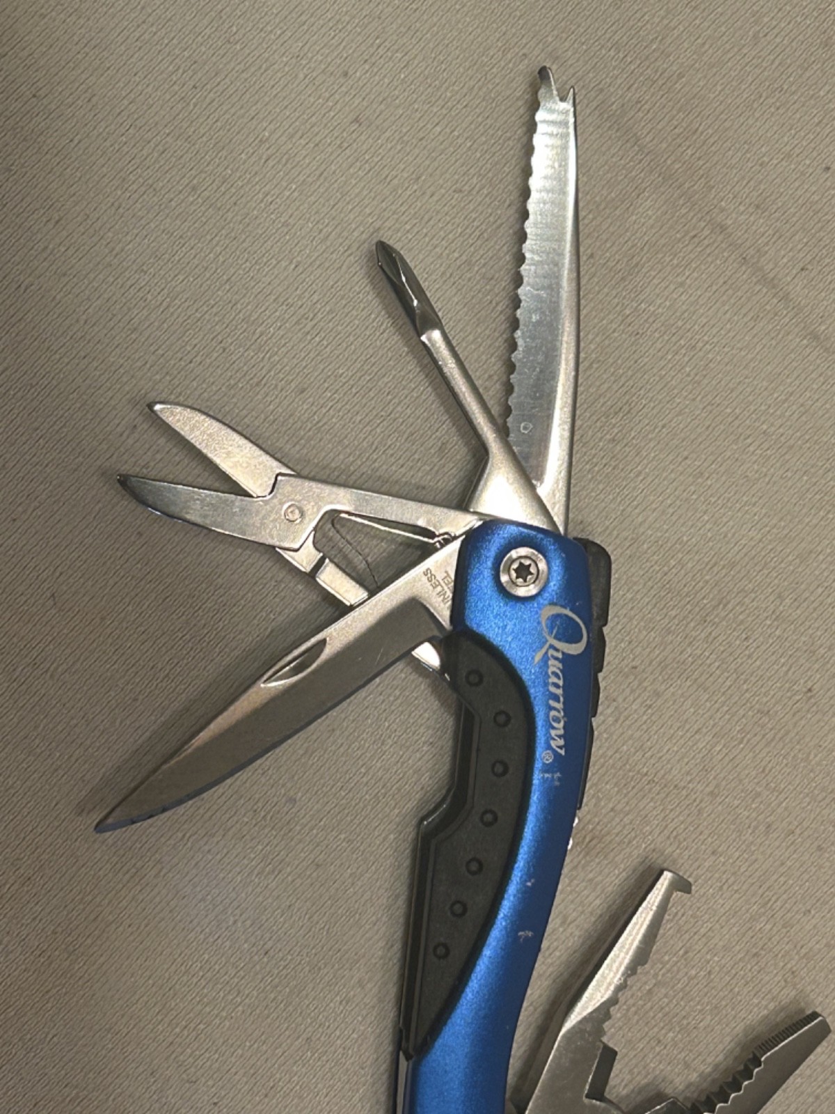 Quarrow Blue Multi-Tool 9 Tools Knife Pliers File Screwdrivers Leatherman