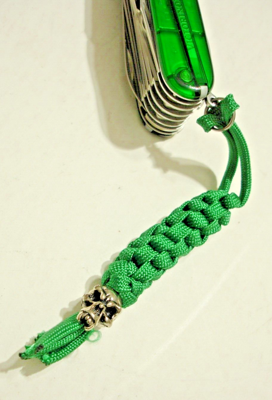 GREEN 550 PARACORD SILVERTONE SKULL BEAD KEY CHAIN / KNIFE LANYARD USA MADE NEW