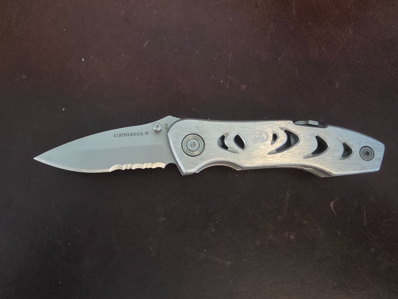 Leatherman C303 Combo Blade Liner-Lock W/Carabiner Folding Knife 067d