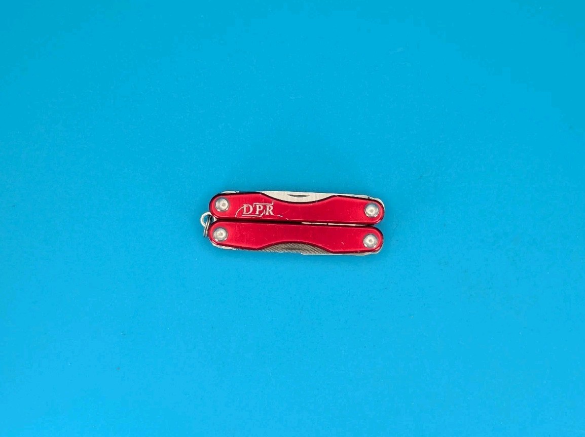 Leatherman Squirt P4 Multi-Tool, Key Ring, Retired, RED! *DPR*