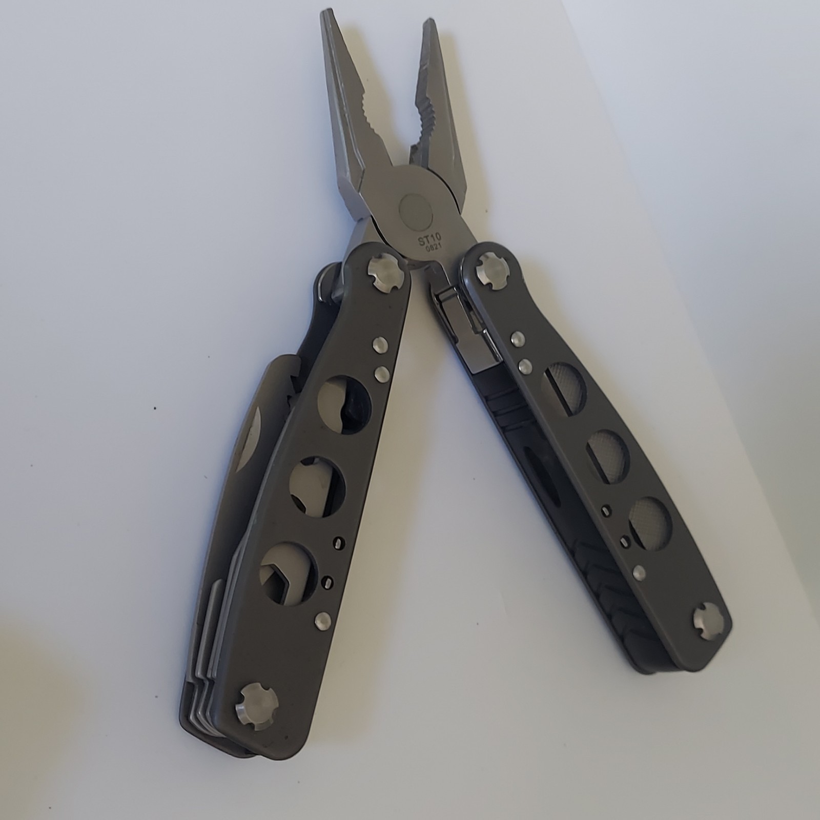 SCHRADE ST10 Stainless Steel Multi Tool with Belt Sheath