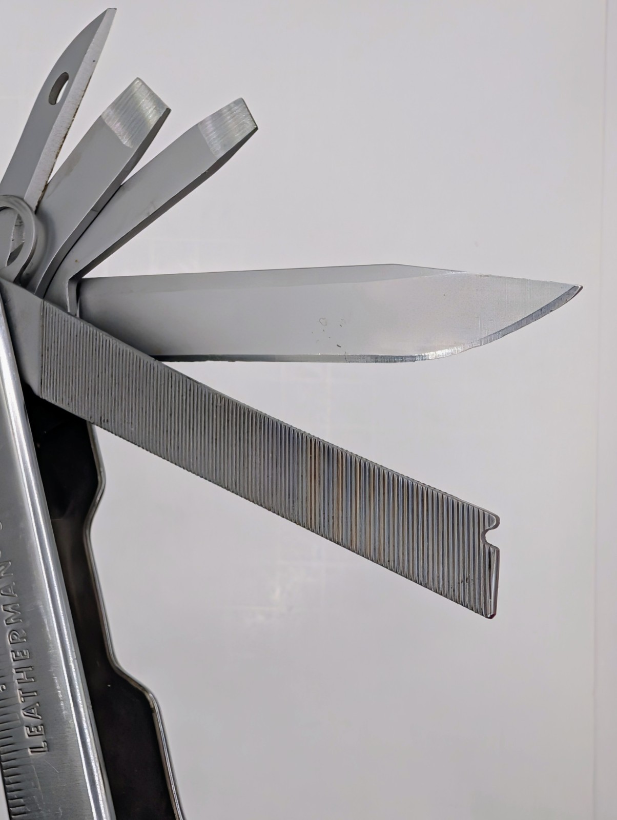 Leatherman Super Tool 300 Stainless 19-In-1 Multi-Tool w/Sheath