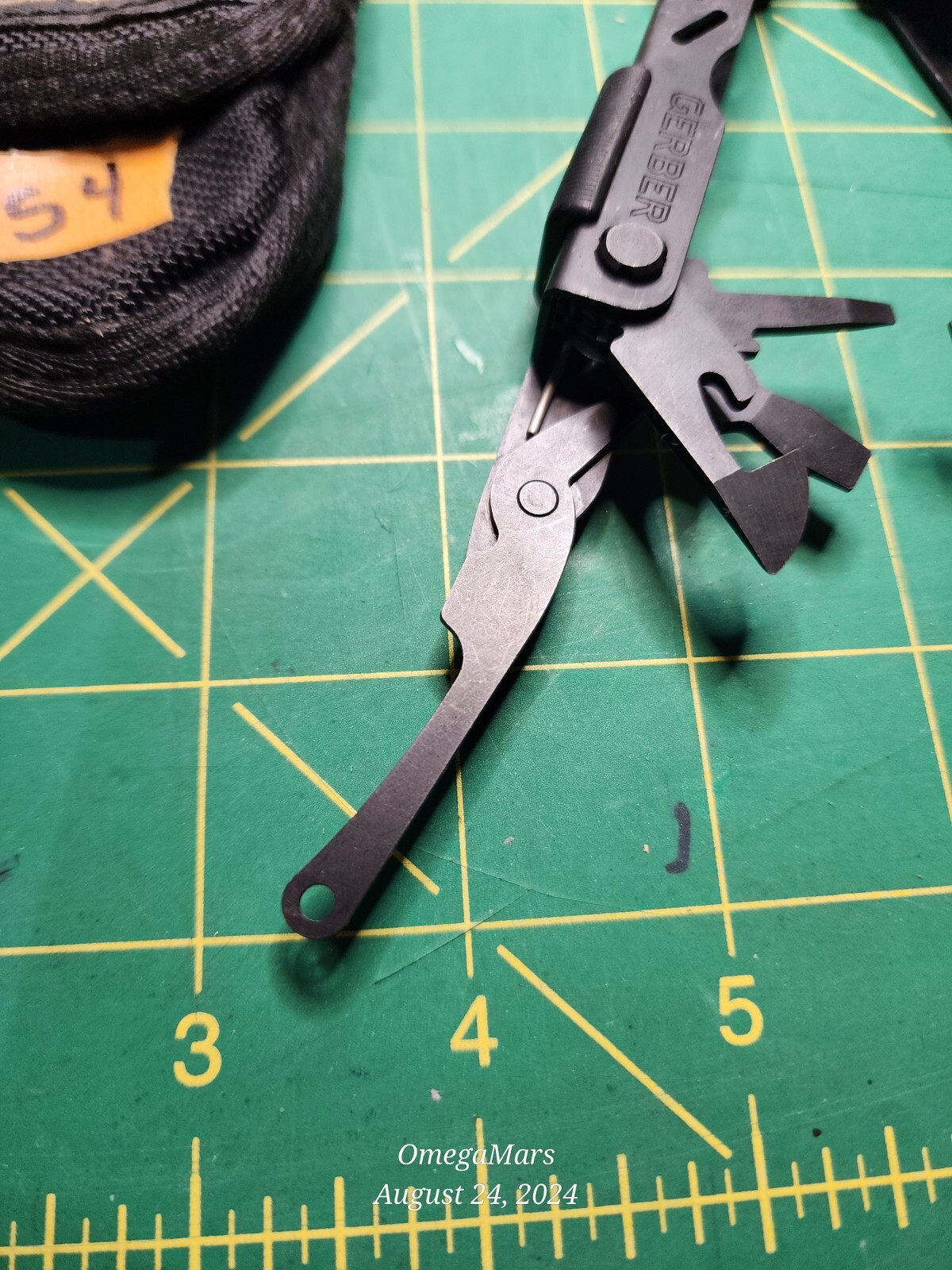 Gerber MP400 Compact Sport S4 Multi-Plier 600 w/sheath looks/feels new