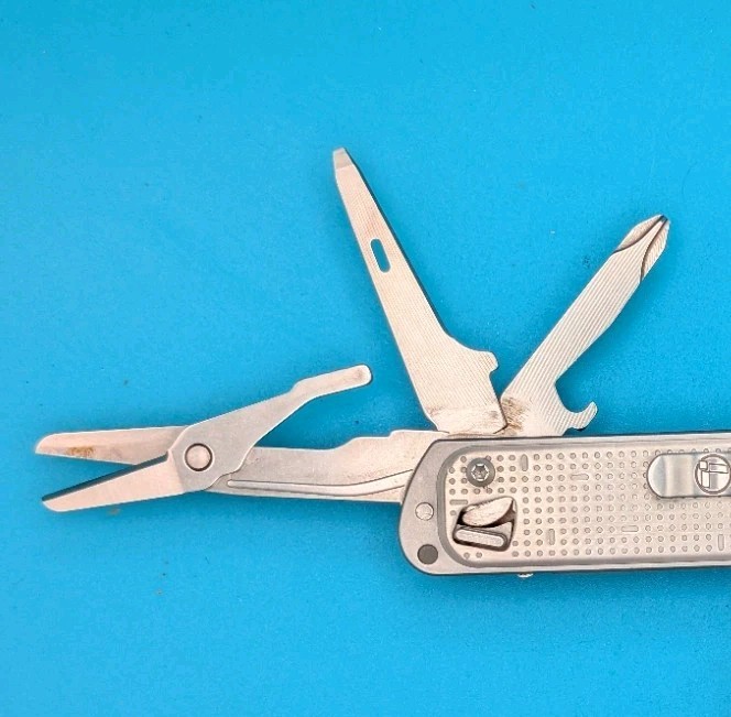 Leatherman FREE T4 Pocket Knife Multi-tool! SILVER! RETIRED! *O-BASF*