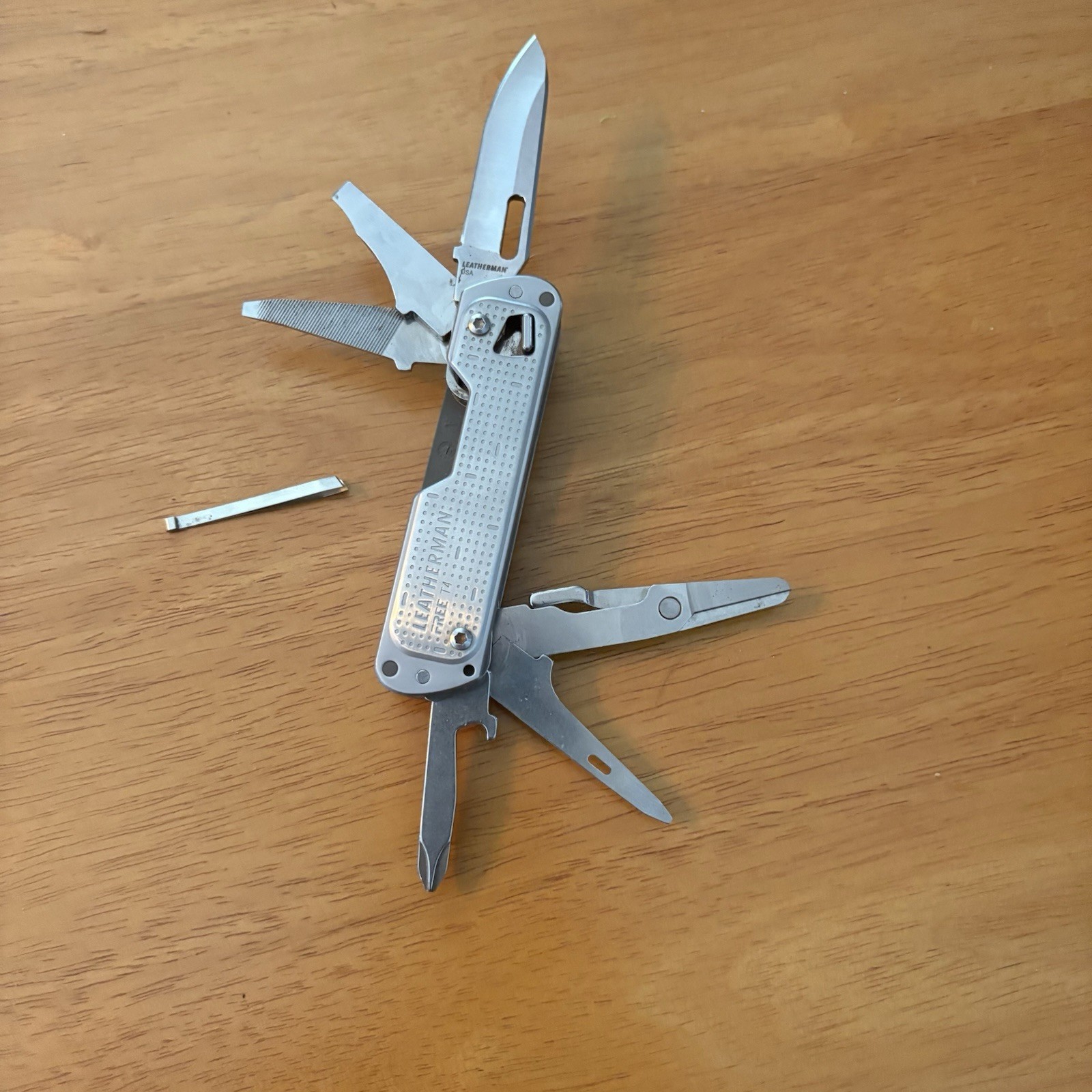 Leatherman FREE T4 Pocket Knife Multi-tool! Stainless! RETIRED!
