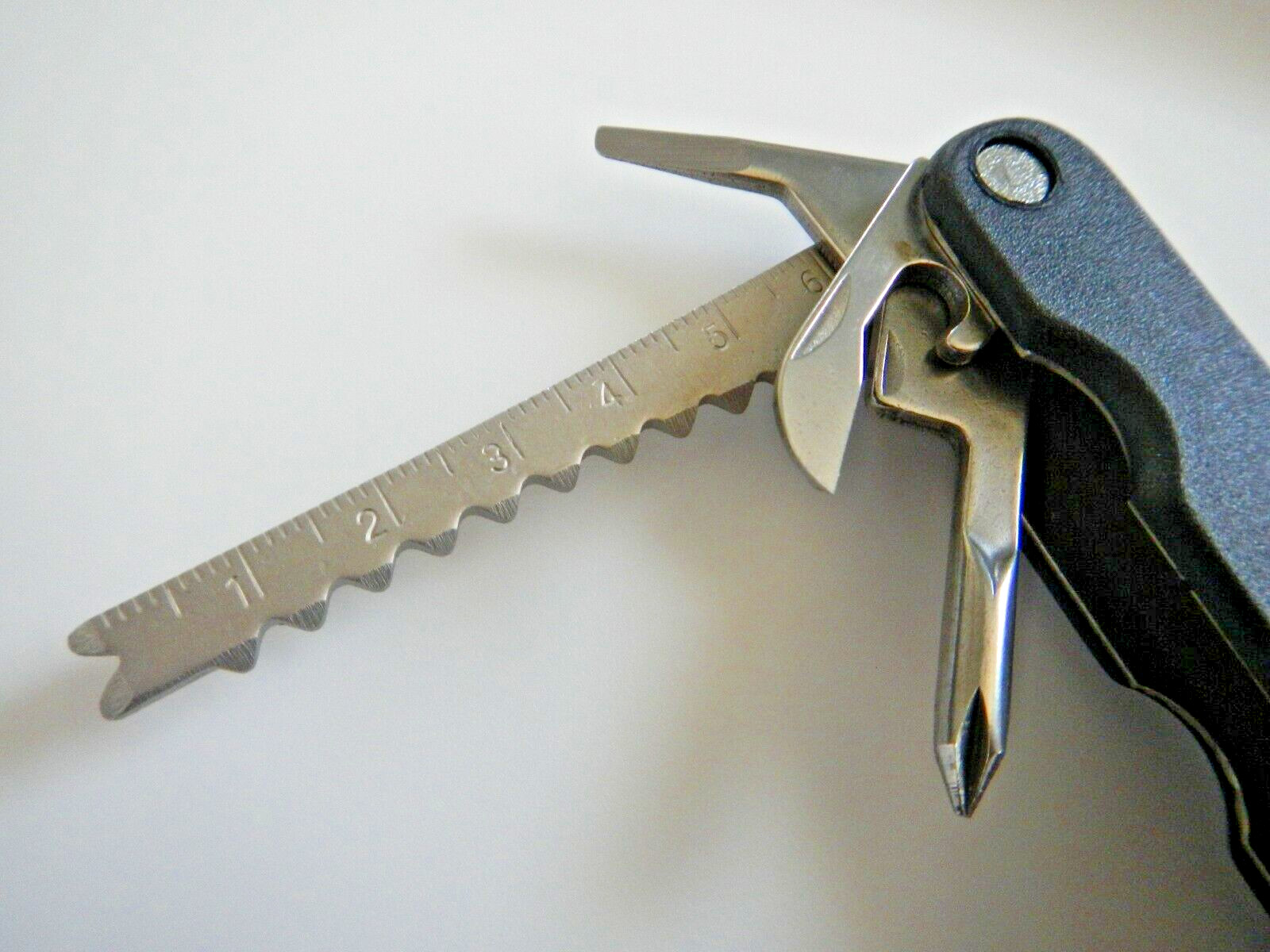 MULTI TOOL with FLASHLIGHT & CARRYING CASE – NEW – SEE PHOTOS FOR INFORMATION