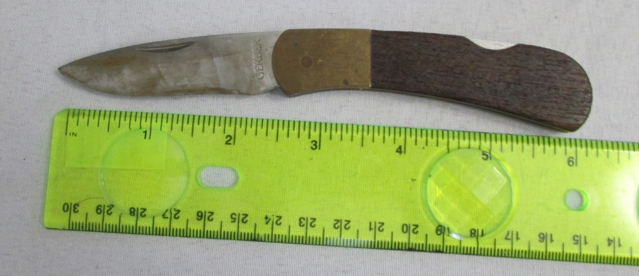 GERBER FOLDING POCKET KNIFE S/N # 97223 6 INCH