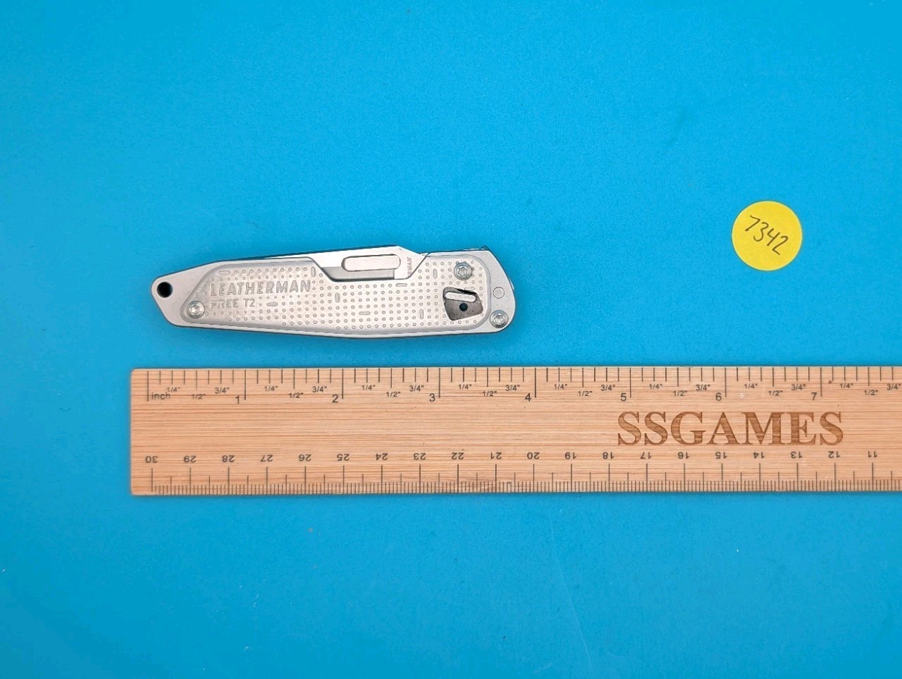 Leatherman FREE T2 Pocket Knife Multi-tool!