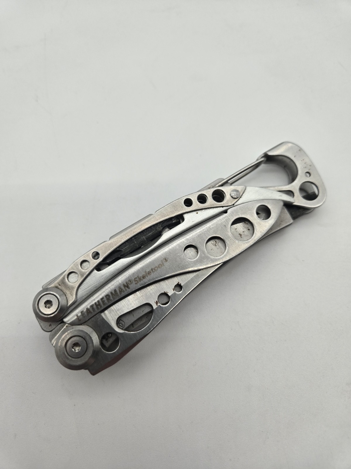 Leatherman Skeletool Multi Tool Pliers Bit Driver Knife W/Attachment Clip