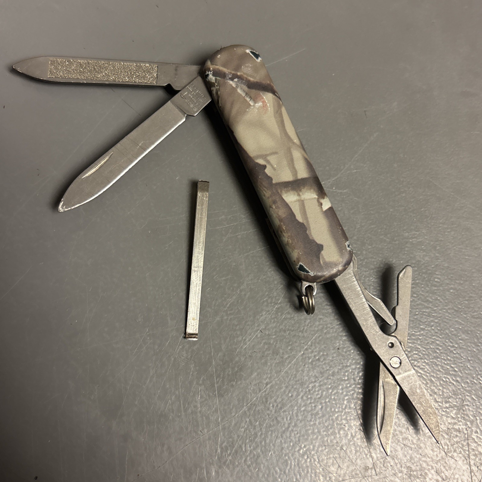 Wenger Esquire Microlite Timber Camo 65mm White LED – Very Unique!