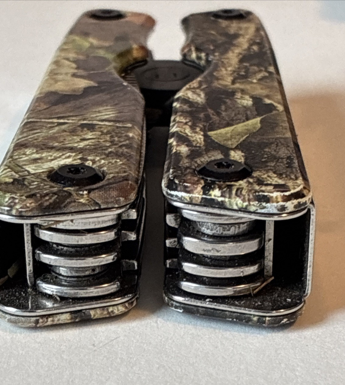 Mossy Oak 13-in-1 Multi-tool Pliers Folding Pocket Tool w/Sheath READ
