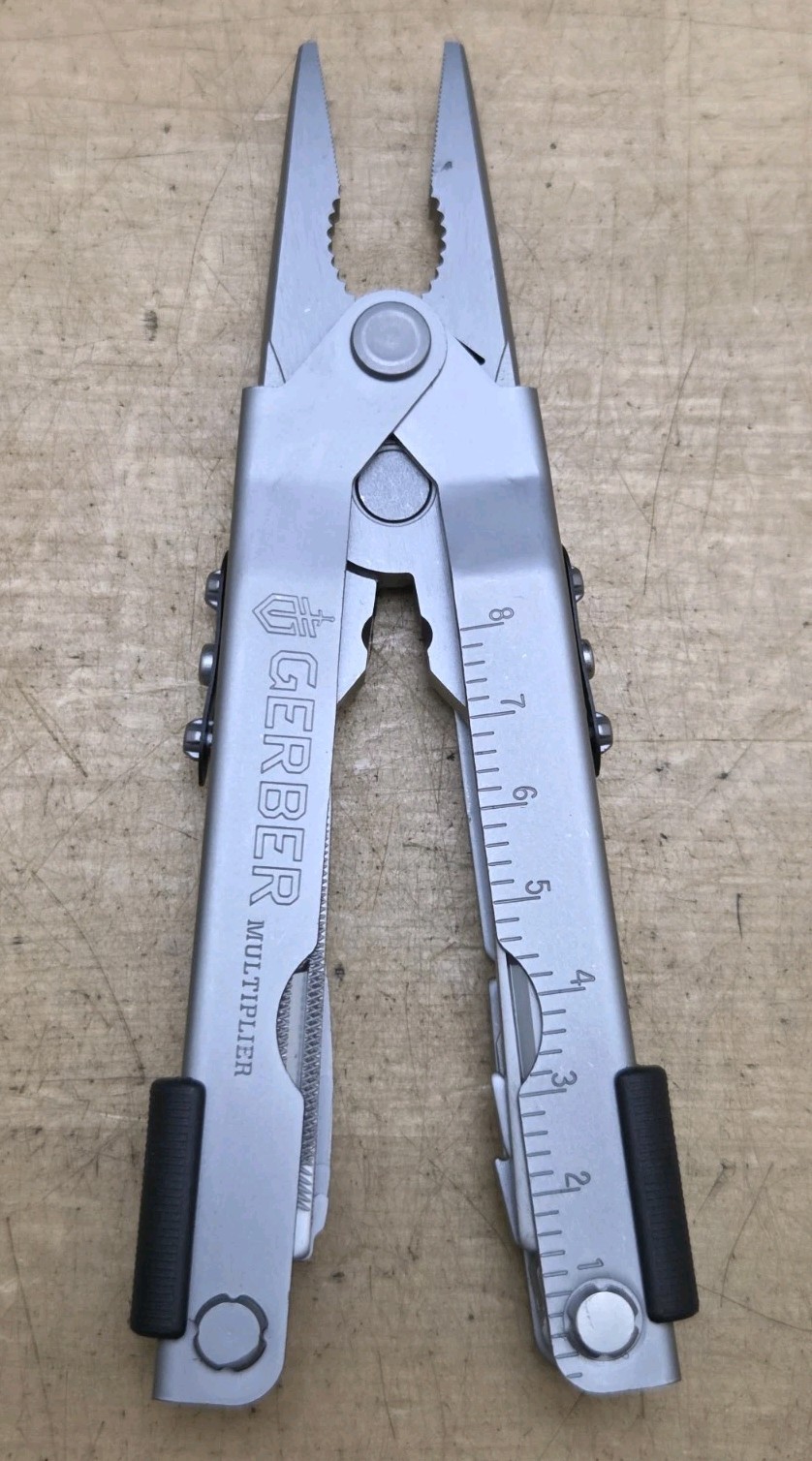 New Gerber Needle Nose Multi-Plier Multi-Tool With Sheath