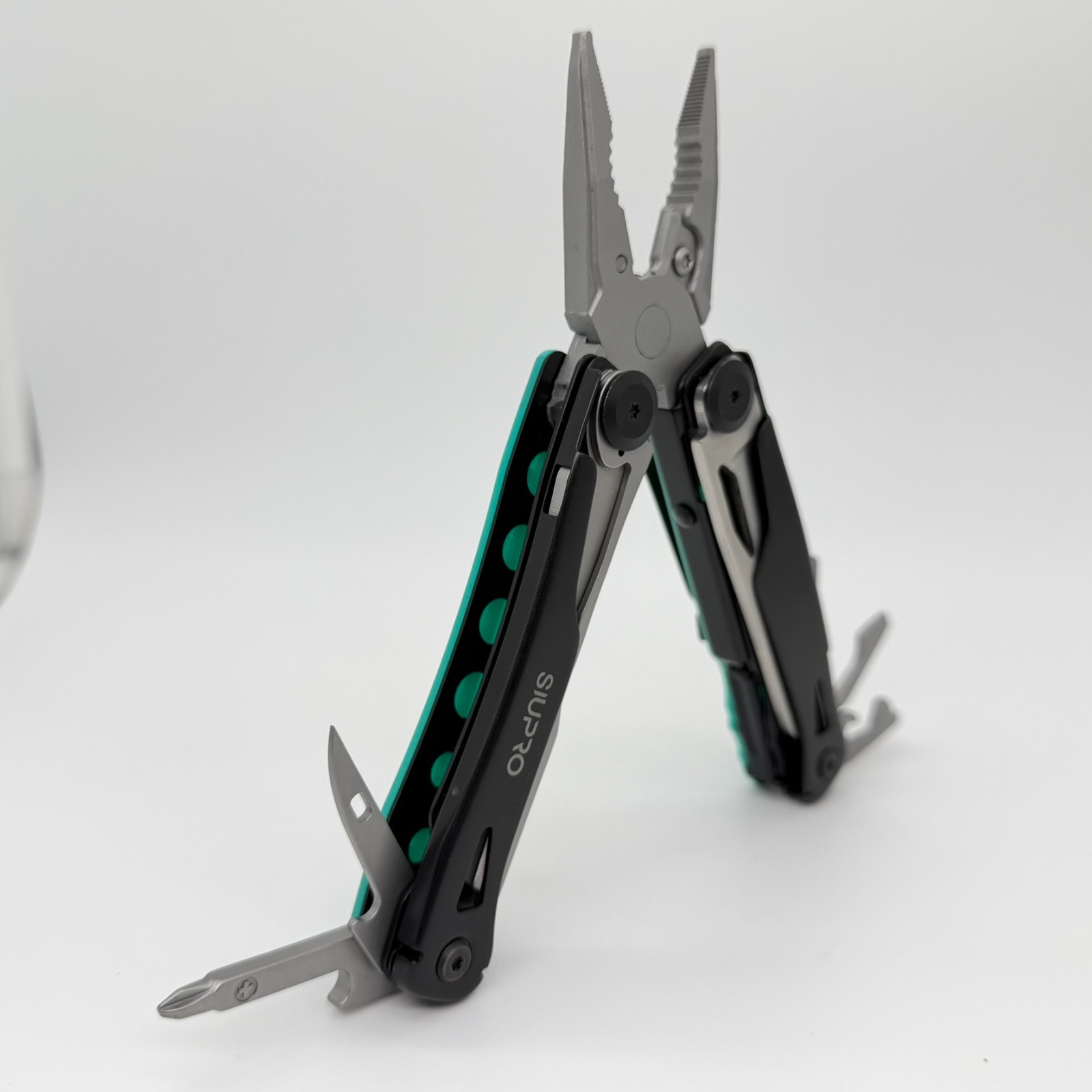 SIUPRO 18-in-1 Tactical Multi-Tool Black Stainless Steel Folding Pliers Sheath