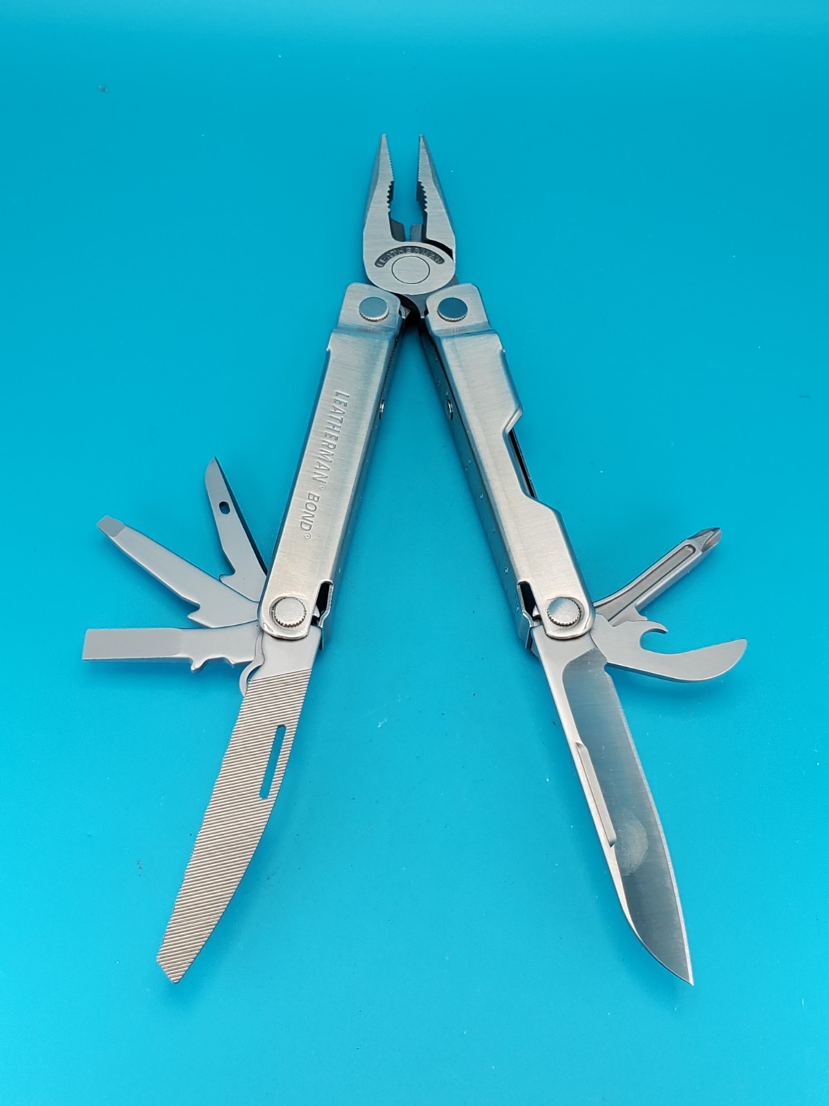 LEATHERMAN Bond Multitool, Stainless Steel Everyday Tool!