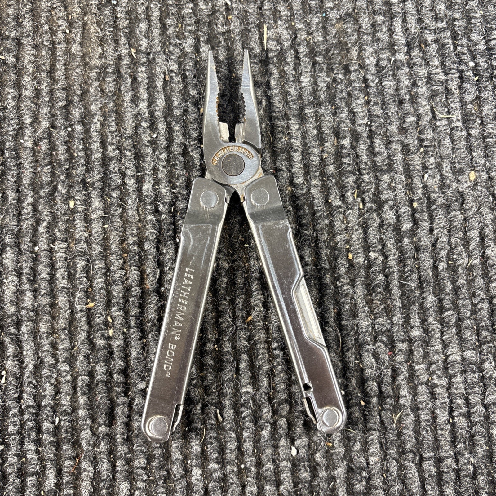 Leatherman Bond Multi-tool Multi Tool Silver Knife File Screwdriver Used (103)
