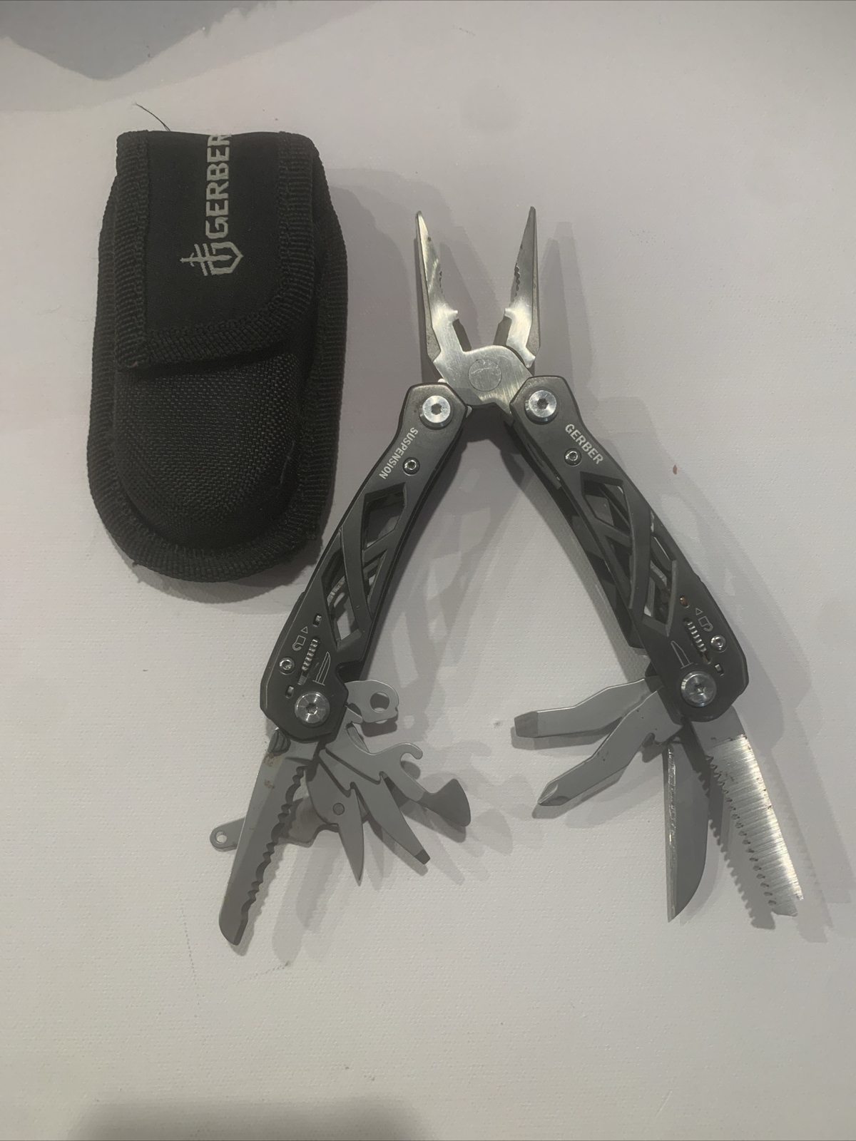 Gerber Suspension Color Black  Multi Tool New clean item With Nylon Sheath Case
