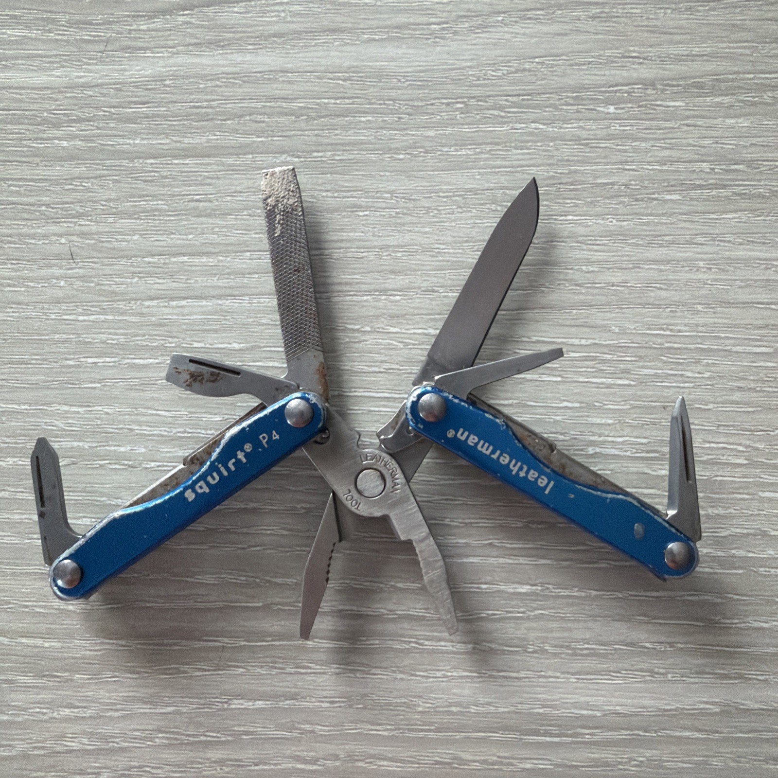 Leatherman Squirt P4 MultiTool Plier Knife File Drivers Blue Metallic