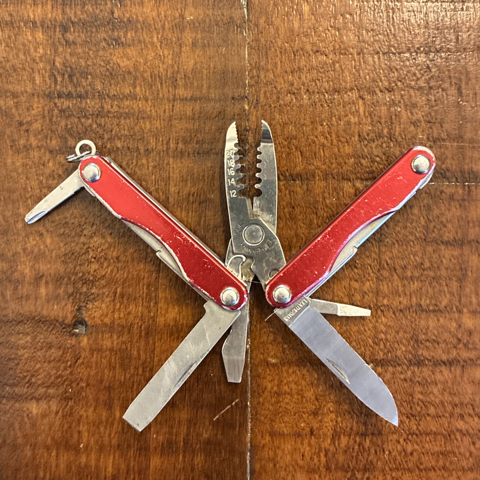 Leatherman Squirt “Radio Shack” E4 Multi-Tool w/Wire Strippers – Very Good