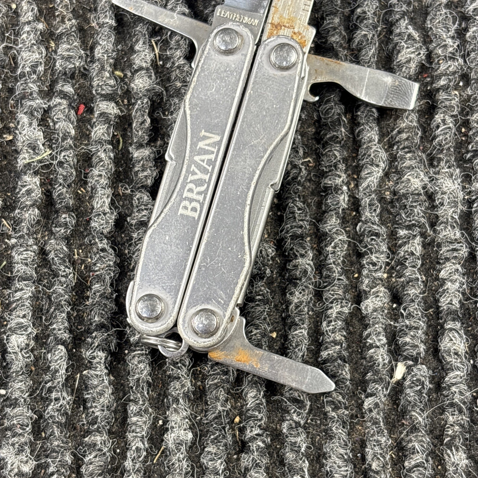 Leatherman Squirt S4 Stainless Steel Multitool Keychain – Gray (184)