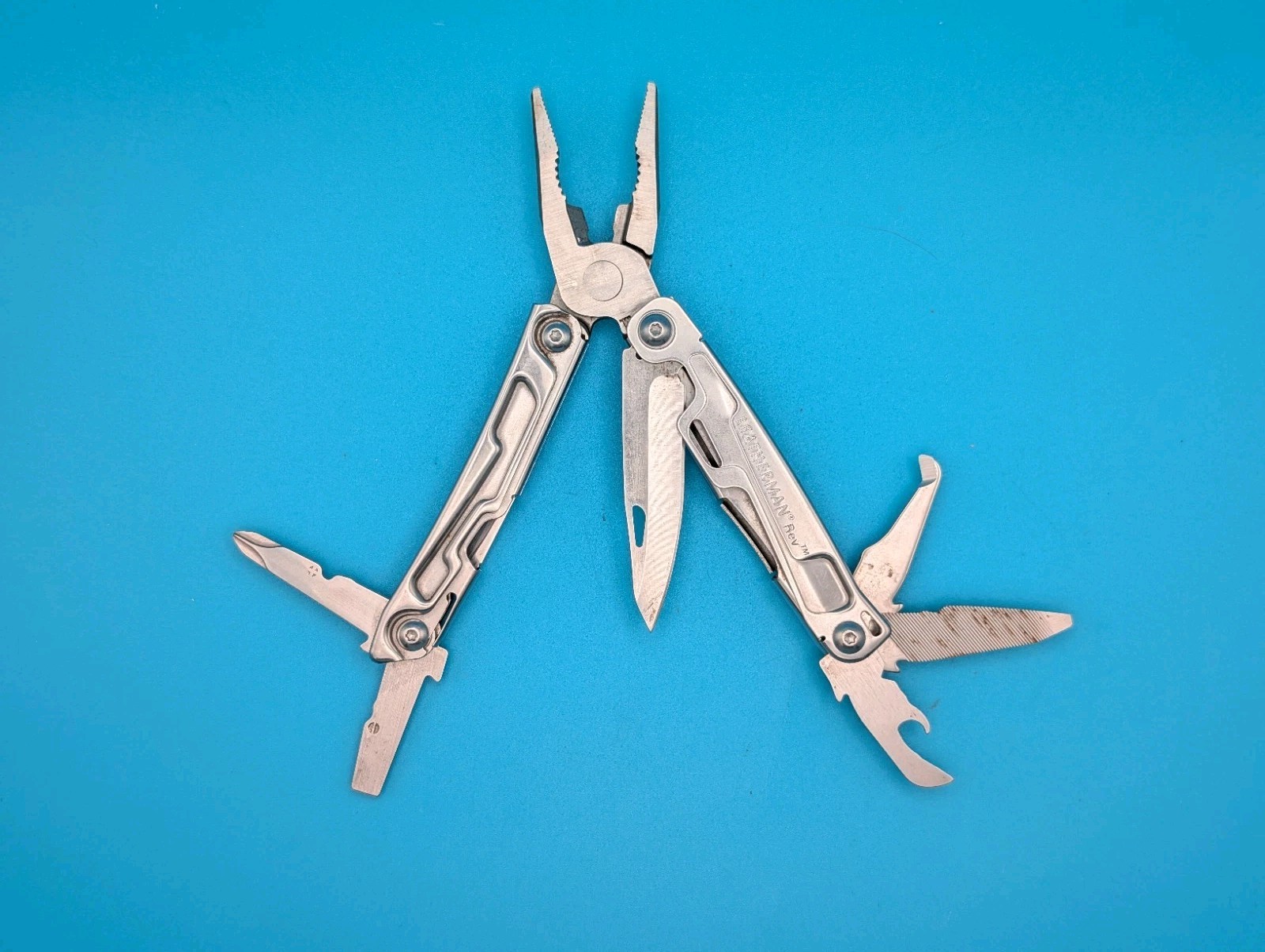 Leatherman Rev 3.8″ Multi-Tool, Stainless! *SOME RUST ON ITEM*
