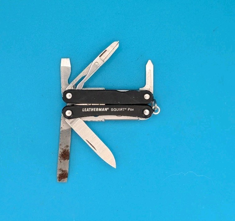 Leatherman SQUIRT PS4 Multi-Tool! BLACK! *broken scissors spring*