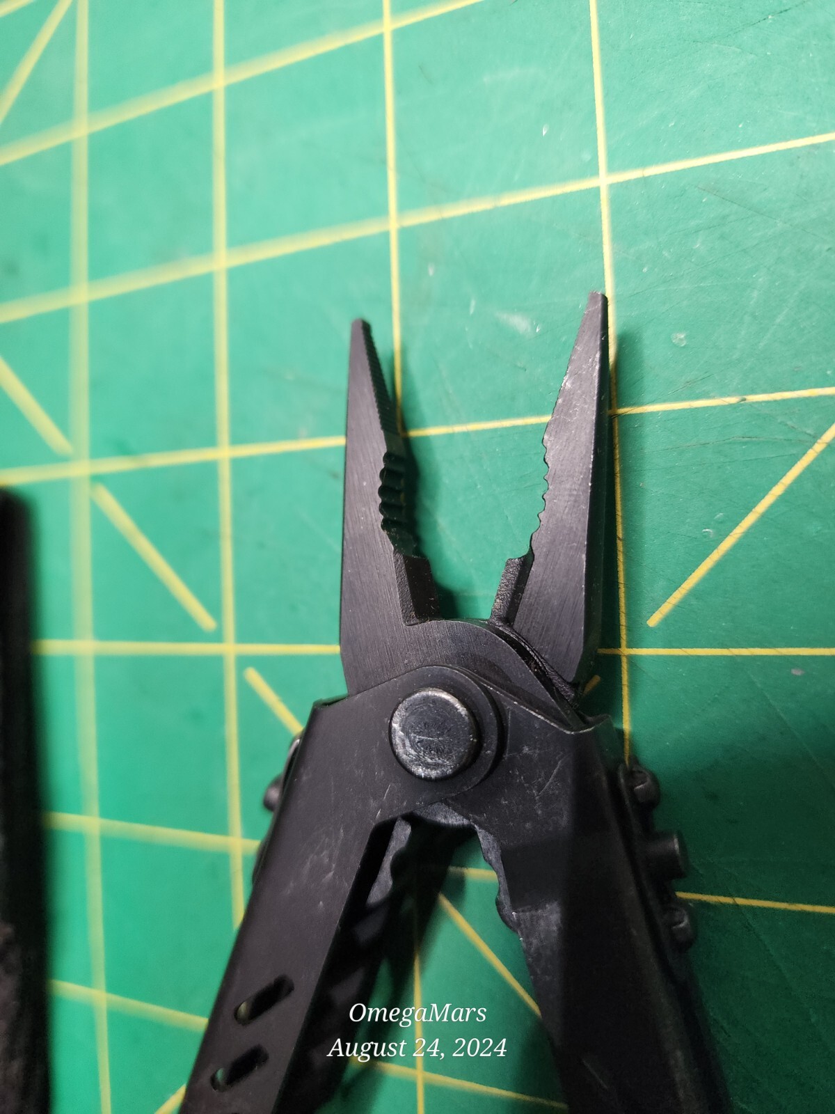Gerber MP400 Compact Sport S4 Multi-Plier 600 w/sheath looks/feels new