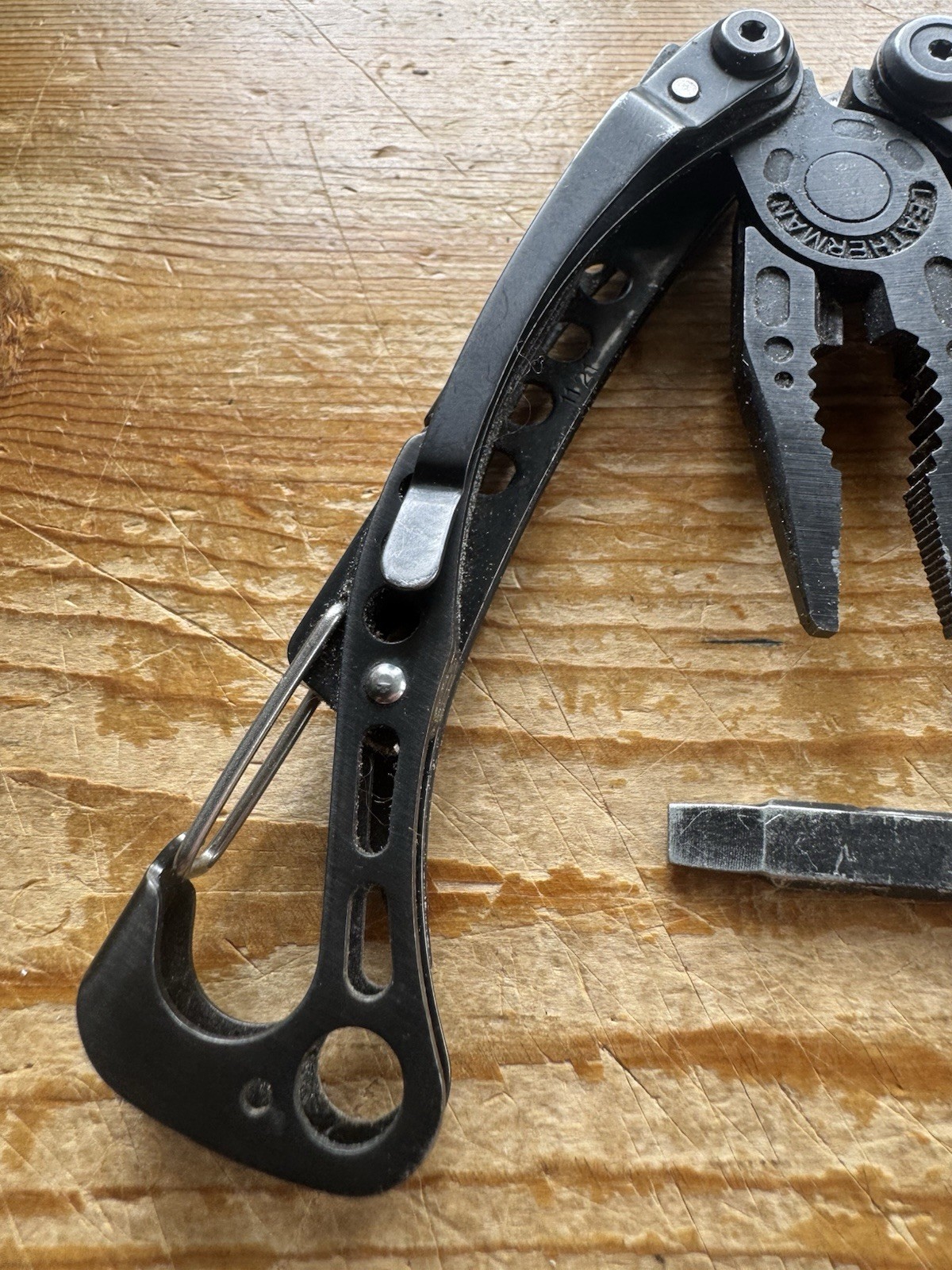 TOPO Leatherman SKELETOOL Multi Tool SERATED Knife-Pliers etc Collector Model