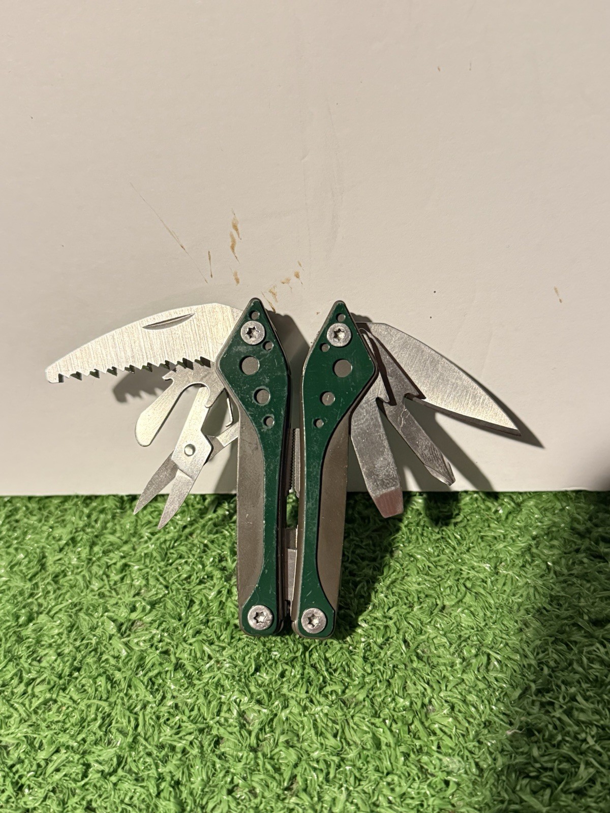 Cabela’s Knife & Leatherman Tool Bundle Green Set