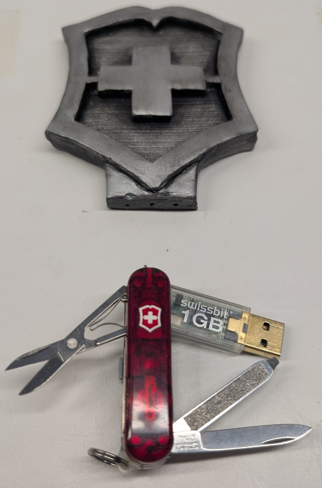 Victorinox SwissMemory 1GB Swiss Army Knife with laser No box RARE 2008