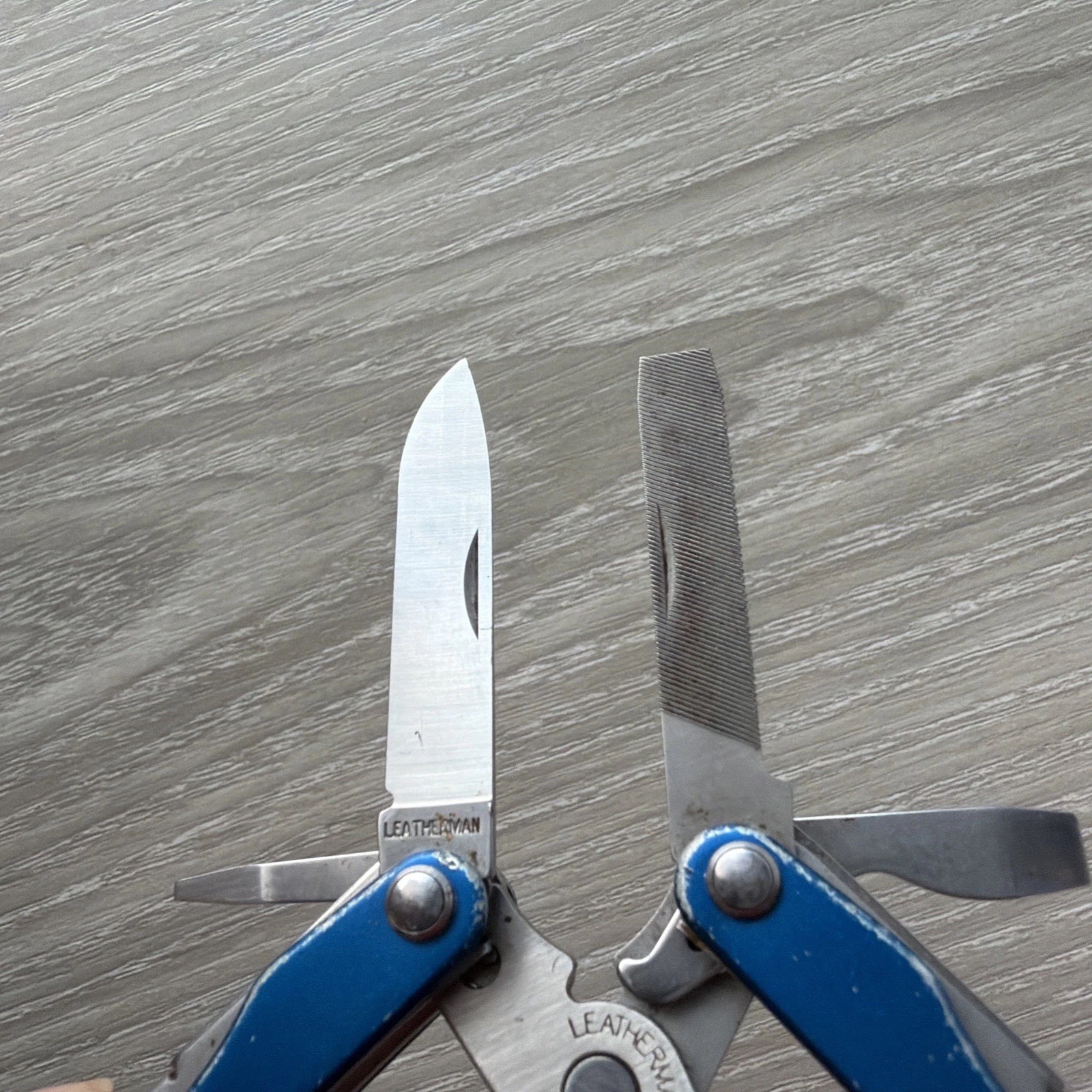 Leatherman Squirt P4 MultiTool Plier Knife File Drivers Blue Metallic