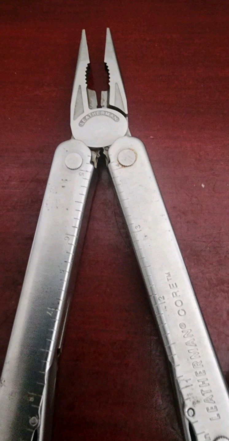 RETIRED 2009 COLLECTIBLE LEATHERMAN CORE MULTI-TOOL