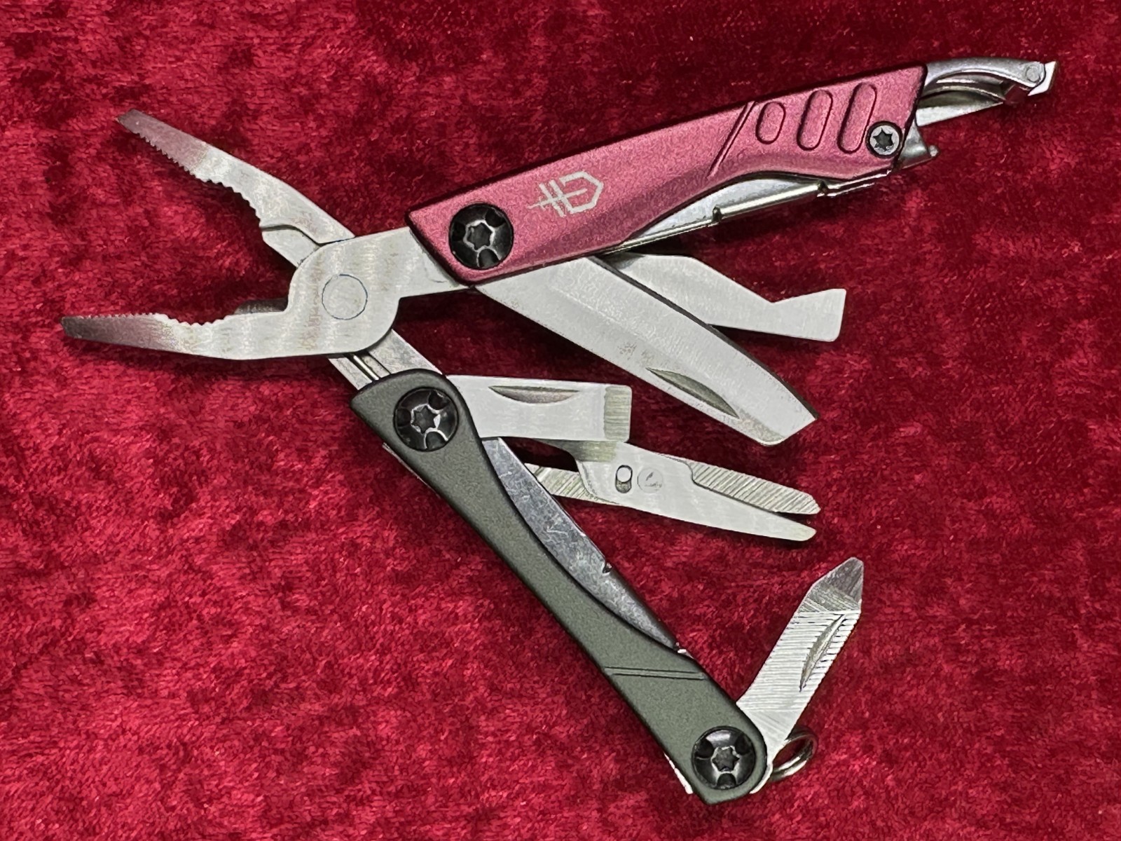 Gerber Dime Burgundy Wine Mini Multi-Tool Keychain Random Pick Rare Color (445)