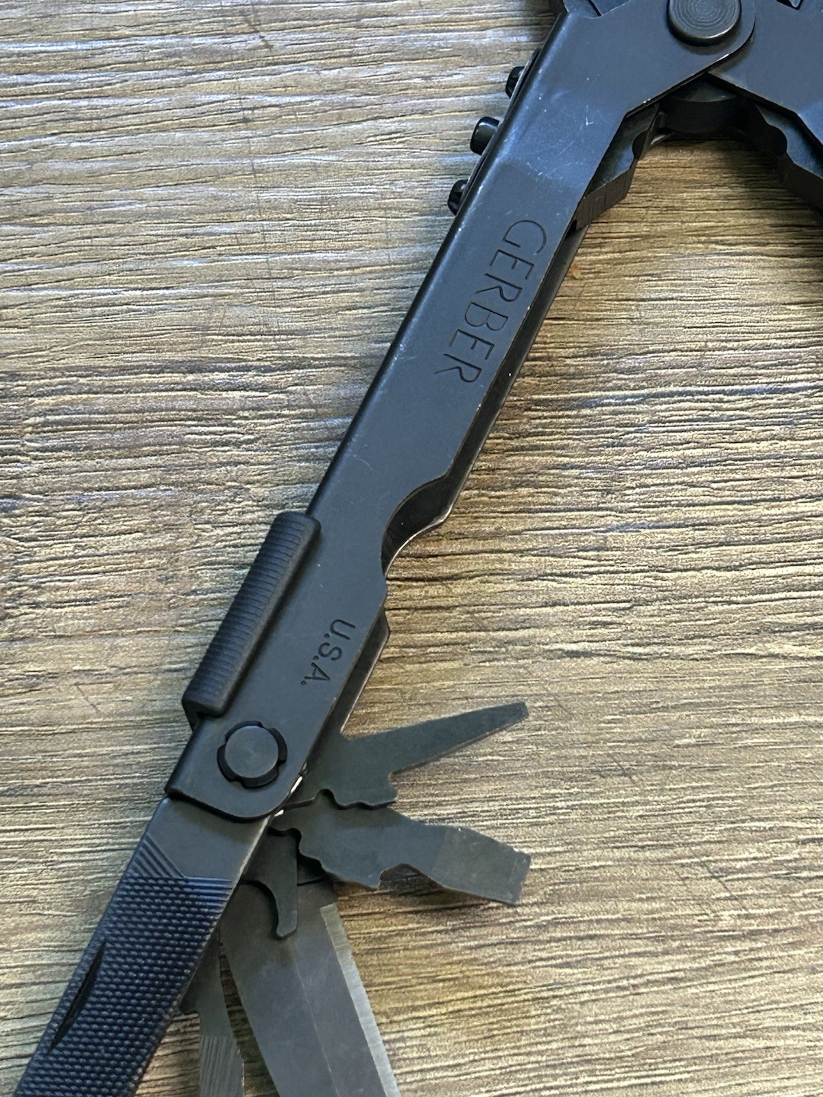 Gerber MP600 Black Oxide Multi-Tool With Sheath Carrying Case