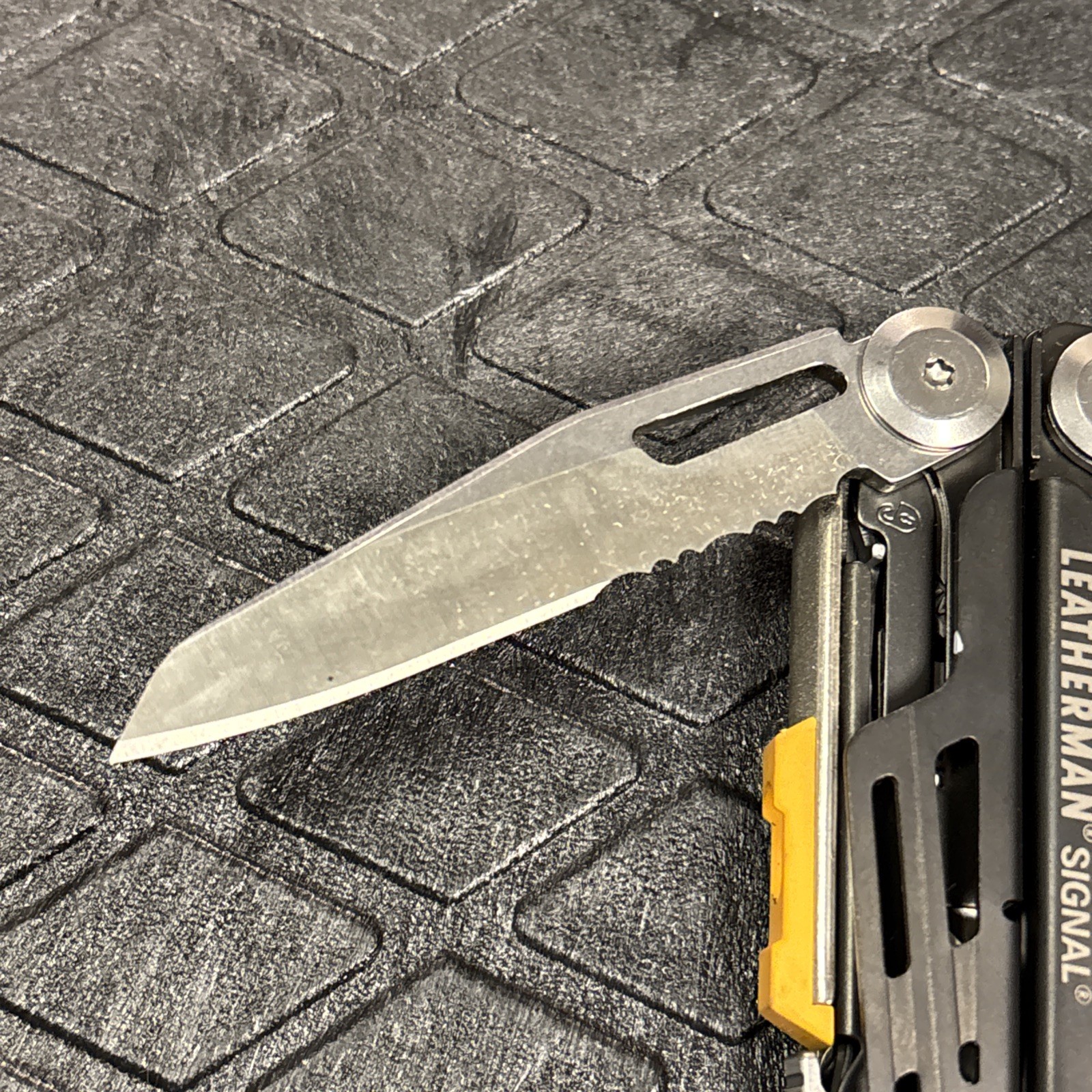 LEATHERMAN Signal Multi-Tool! Excellent!
